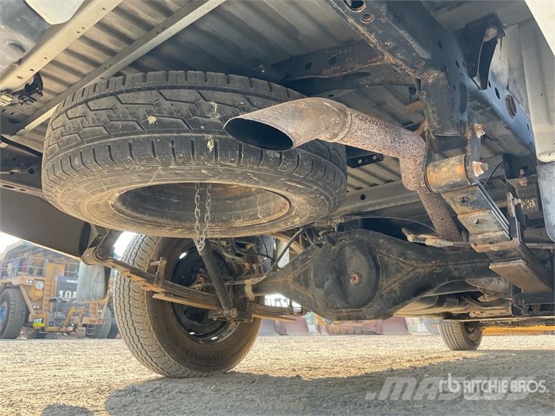 Nissan Navara Прочие фургоны