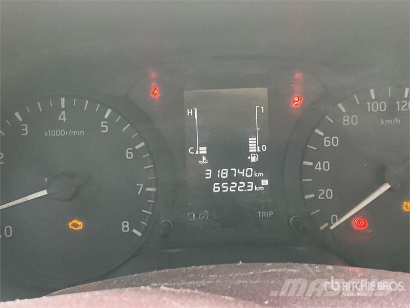 Nissan Navara Прочие фургоны