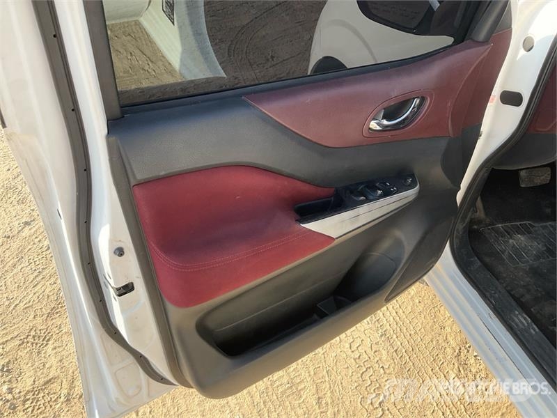 Nissan Navara Прочие фургоны