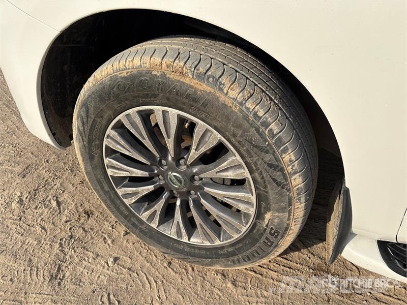 Nissan Patrol Platinum 4x4 SUV 자동차