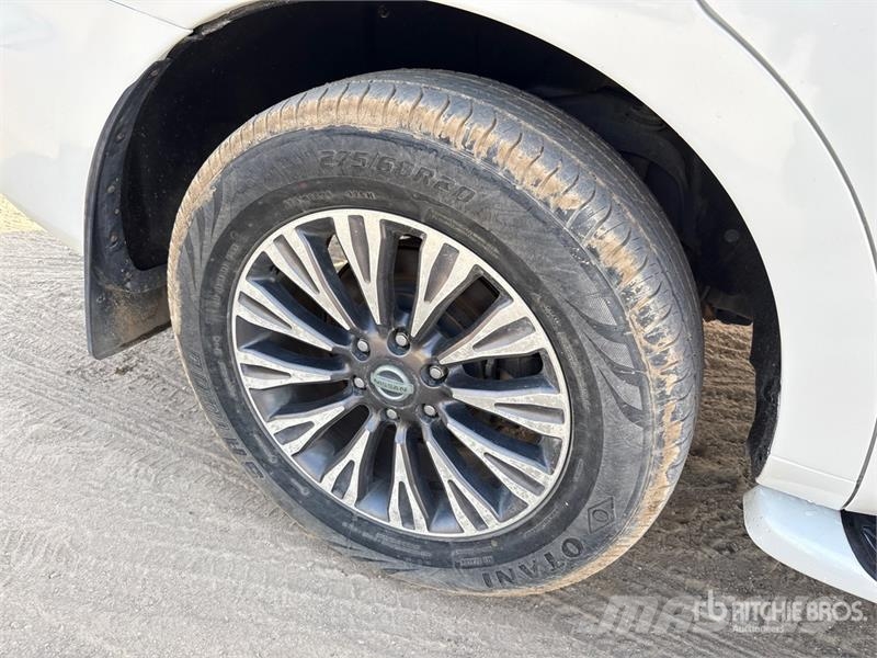 Nissan Patrol Platinum 4x4 SUV 자동차