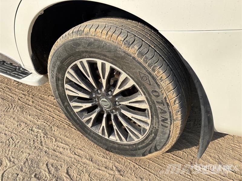 Nissan Patrol Platinum 4x4 SUV 자동차