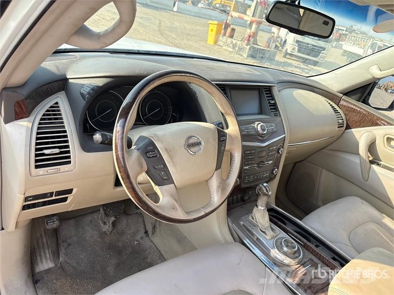 Nissan Patrol Platinum 4x4 SUV 자동차