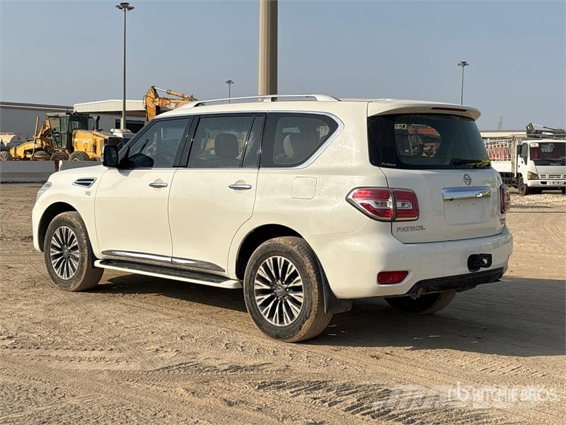 Nissan Patrol Platinum 4x4 SUV 자동차