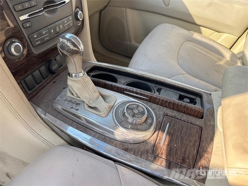 Nissan Patrol Platinum 4x4 SUV 자동차