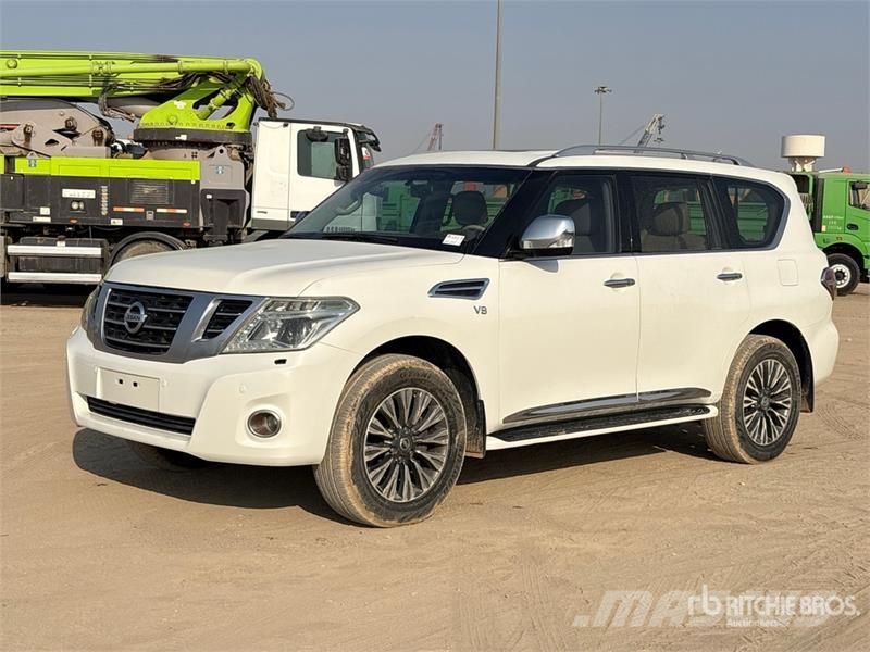 Nissan Patrol Platinum 4x4 SUV 자동차
