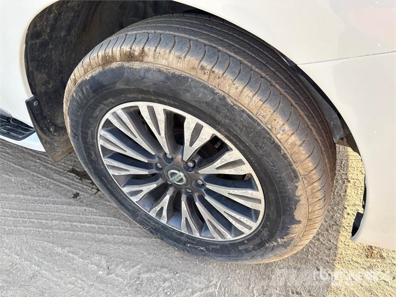 Nissan Patrol Platinum 4x4 SUV 자동차