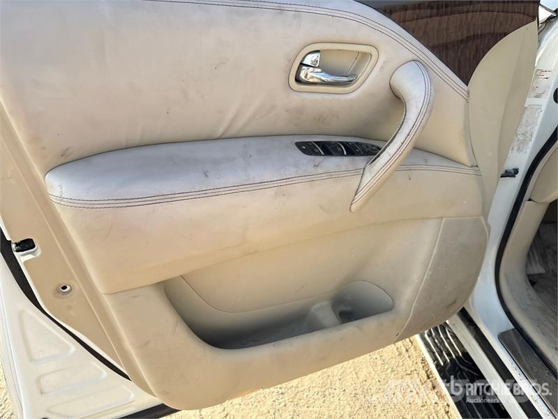 Nissan Patrol Platinum 4x4 SUV 자동차