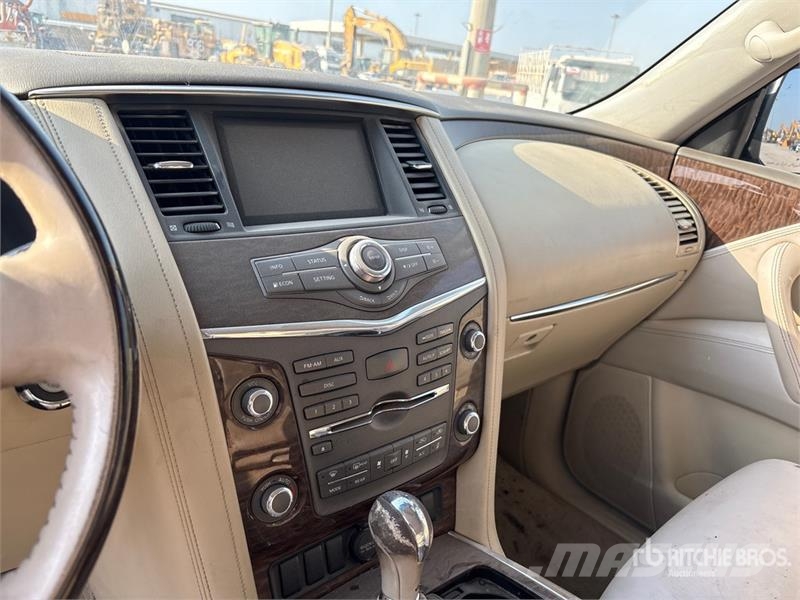 Nissan Patrol Platinum 4x4 SUV 자동차