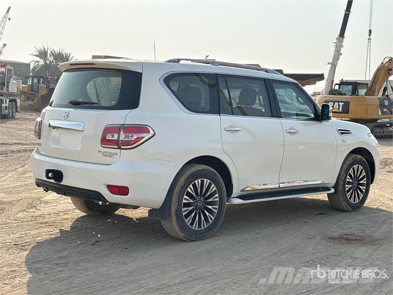Nissan Patrol Platinum 4x4 SUV 자동차