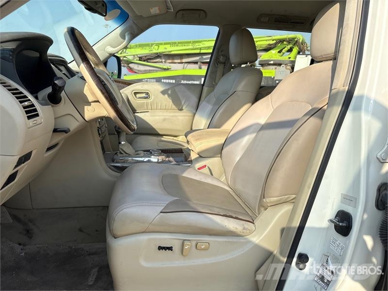 Nissan Patrol Platinum 4x4 SUV 자동차
