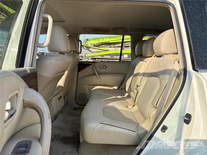 Nissan Patrol Platinum 4x4 SUV 자동차