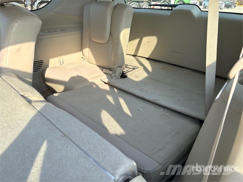 Nissan Patrol Platinum 4x4 SUV 자동차