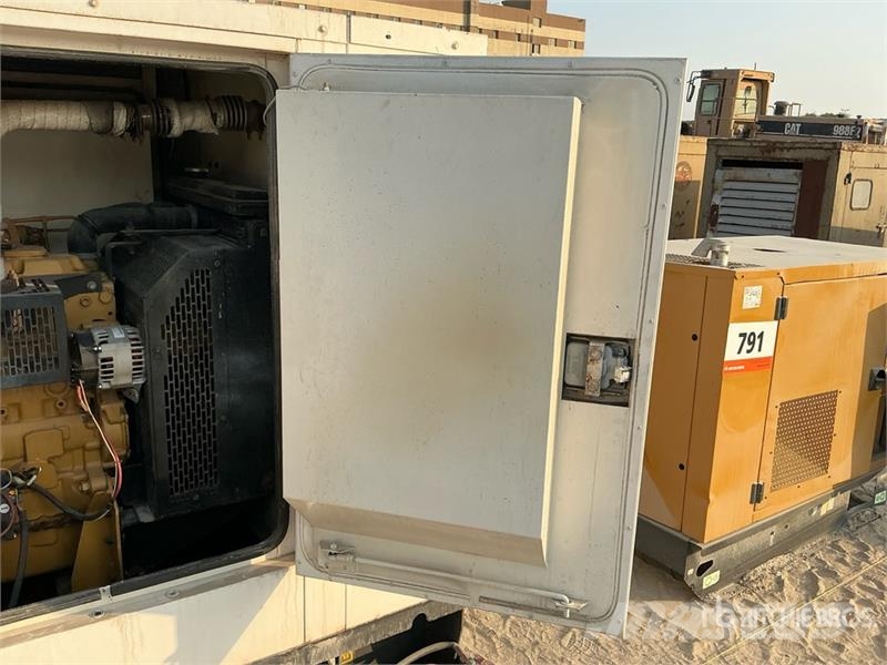 Olympian XQE30-4 30 kVA Skid-Mounted Generator Set Generatori diesel