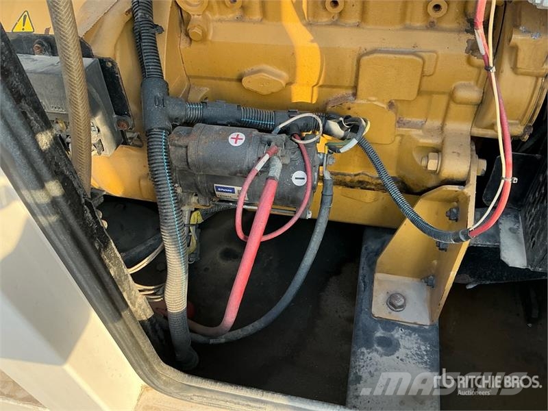 Olympian XQE30-4 30 kVA Skid-Mounted Generator Set Generatori diesel