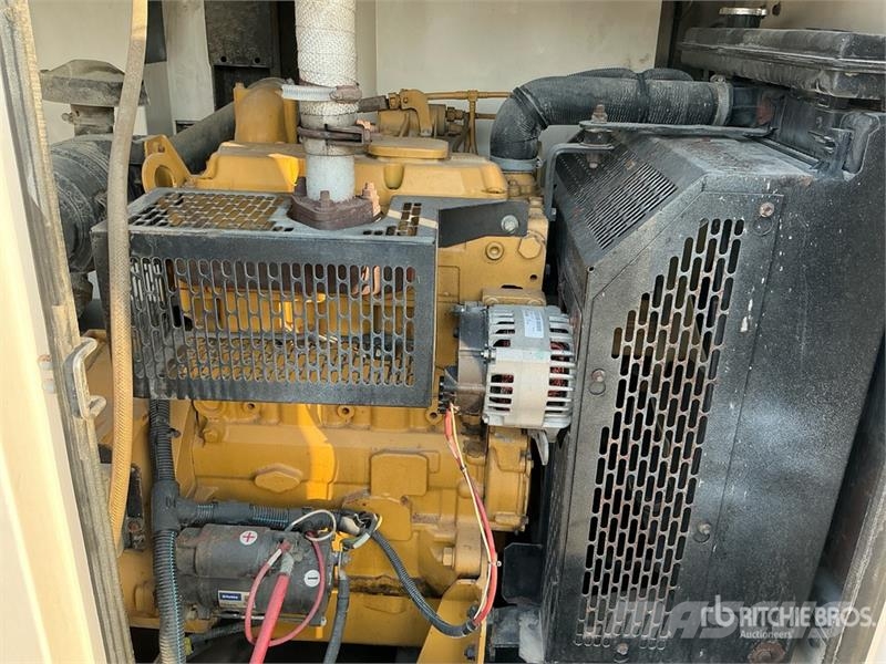 Olympian XQE30-4 30 kVA Skid-Mounted Generator Set Generatori diesel