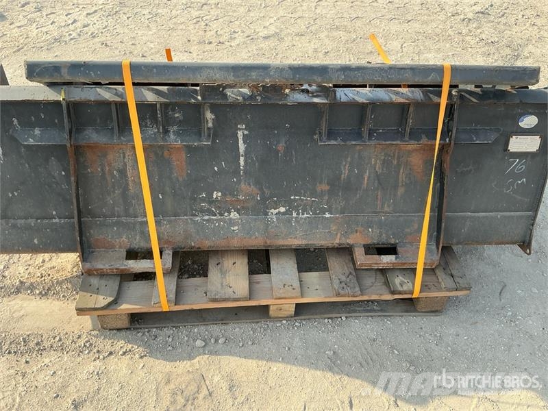 PALADIN 1900 mm Skid Steer Forks w/ Skid Steer Bucket Žlice