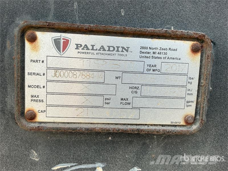 PALADIN 1900 mm Skid Steer Forks w/ Skid Steer Bucket Žlice