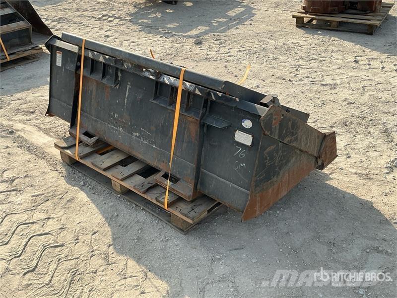 PALADIN 1900 mm Skid Steer Forks w/ Skid Steer Bucket Žlice