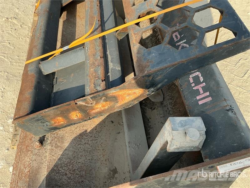 PALADIN 1900 mm Skid Steer Forks w/ Skid Steer Bucket Žlice