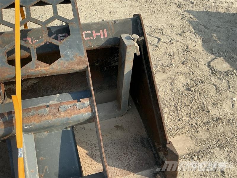 PALADIN 1900 mm Skid Steer Forks w/ Skid Steer Bucket Žlice