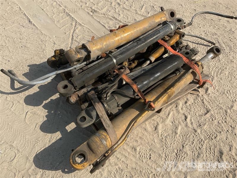 Quantity of (13) Hydraulic Cylinder Ostale komponente