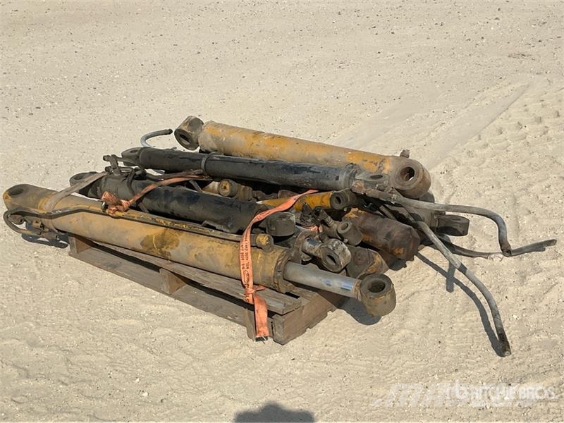 Quantity of (13) Hydraulic Cylinder Ostale komponente