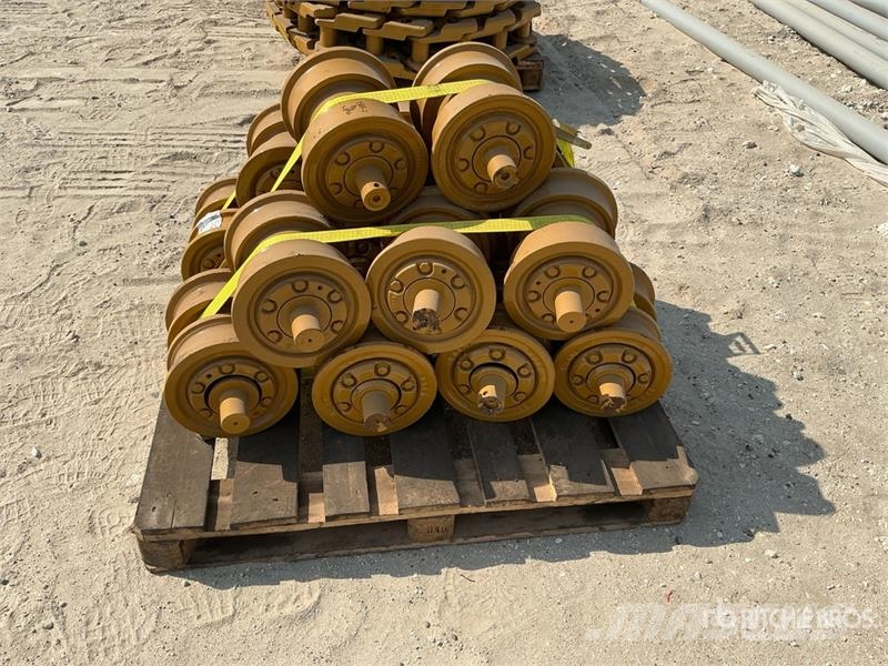 Quantity of (16) Track Rollers - Fits Cat D8R مكونات أخرى
