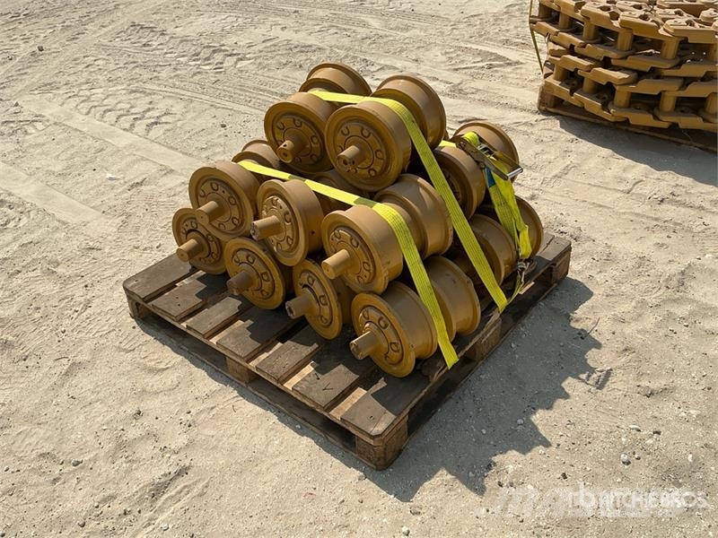 Quantity of (16) Track Rollers - Fits Cat D8R مكونات أخرى