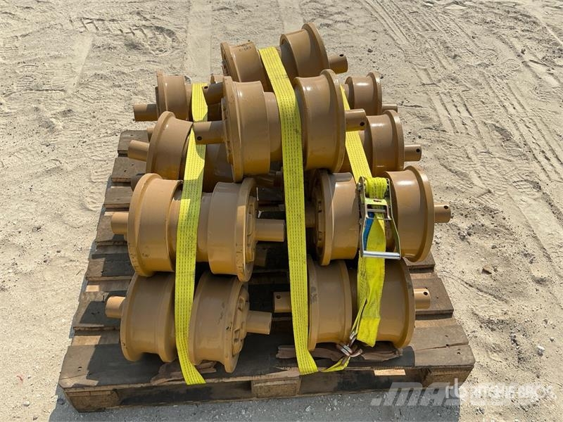 Quantity of (16) Track Rollers - Fits Cat D8R مكونات أخرى
