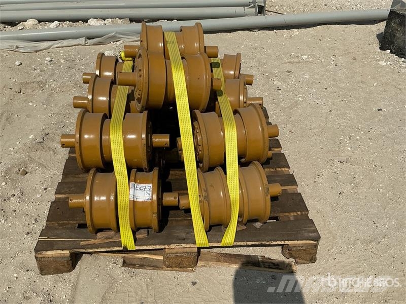 Quantity of (16) Track Rollers - Fits Cat D8R مكونات أخرى