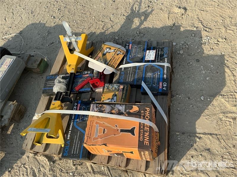  Quantity of (18) Tire Changing Tools (Unused) مكونات أخرى