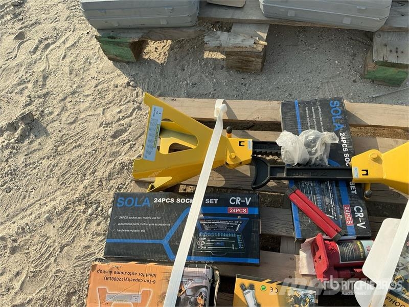  Quantity of (18) Tire Changing Tools (Unused) مكونات أخرى