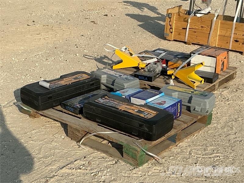  Quantity of (18) Tire Changing Tools (Unused) مكونات أخرى