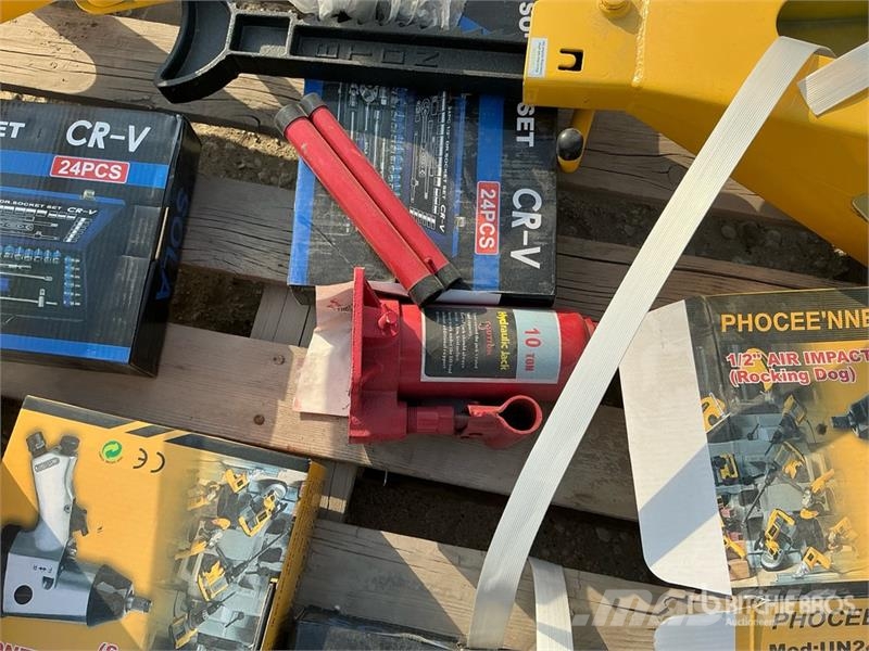  Quantity of (18) Tire Changing Tools (Unused) مكونات أخرى