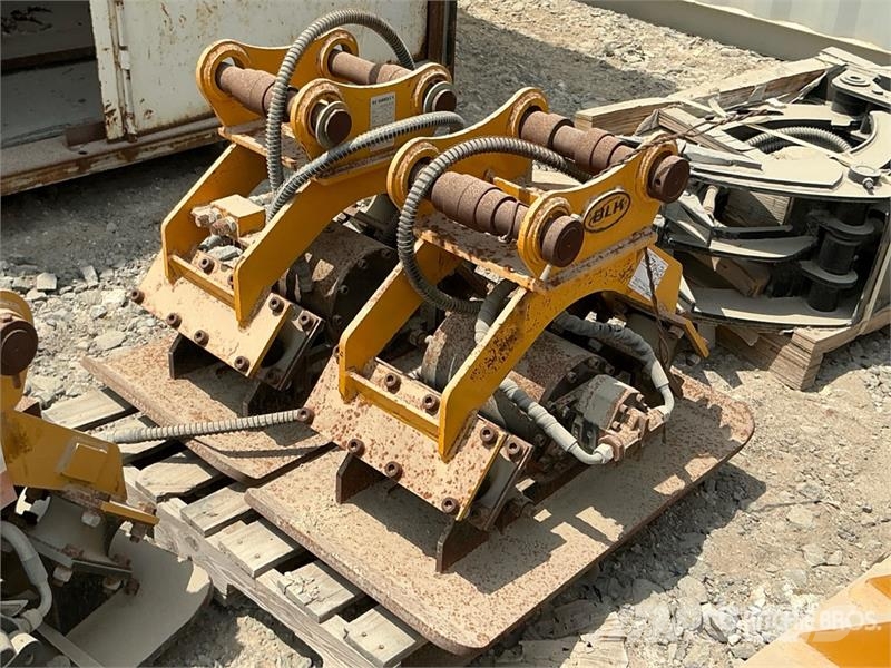 Quantity of (2) BLK 04 Excavator Vibratory Plate C Drugi deli