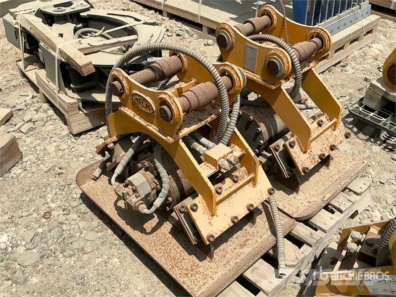 Quantity of (2) BLK 04 Excavator Vibratory Plate C Drugi deli
