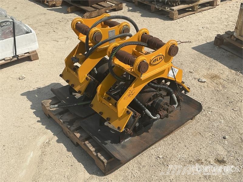 Quantity of (2) BLK 04 Excavator Vibratory Plate C Drugi deli