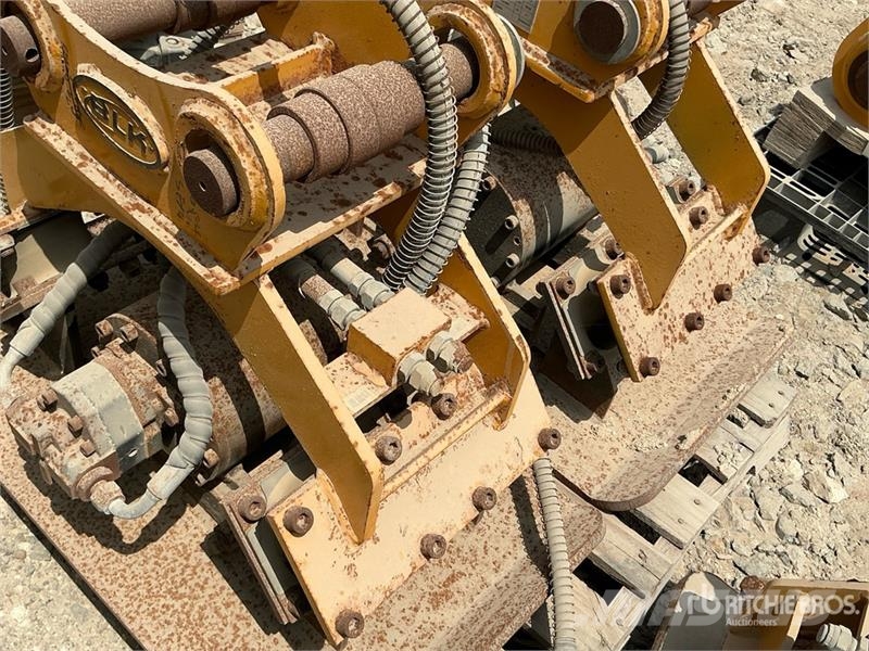 Quantity of (2) BLK 04 Excavator Vibratory Plate C Drugi deli