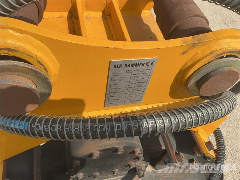 Quantity of (2) BLK 04 Excavator Vibratory Plate C Drugi deli