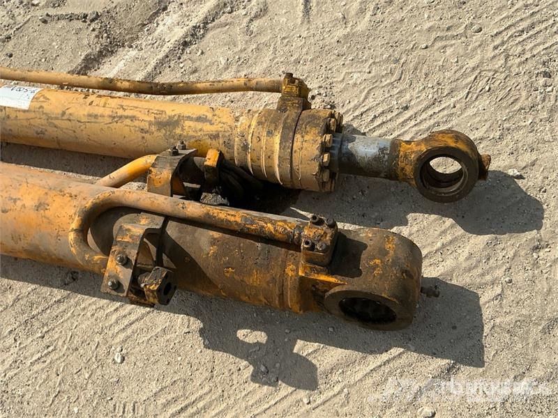 Quantity of (2) Hydraulic Cylinders Drugi deli