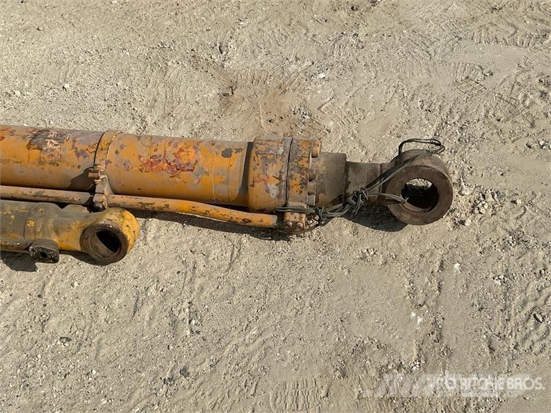 Quantity of (2) Hydraulic Cylinders Drugi deli