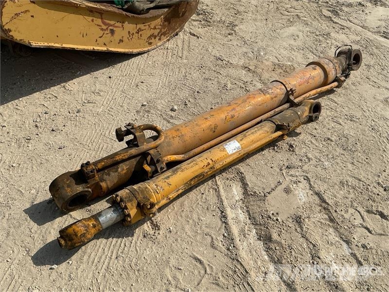 Quantity of (2) Hydraulic Cylinders Drugi deli