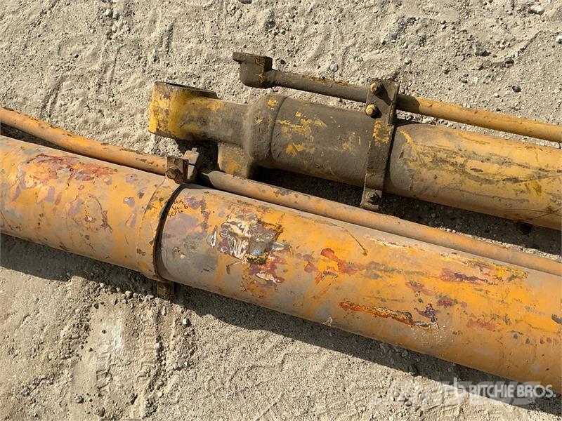Quantity of (2) Hydraulic Cylinders Drugi deli