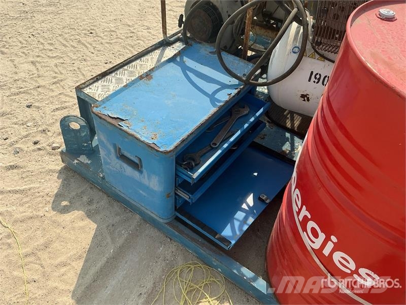  Quantity of (2) Moveable Fuel & Lube Units Drugi deli