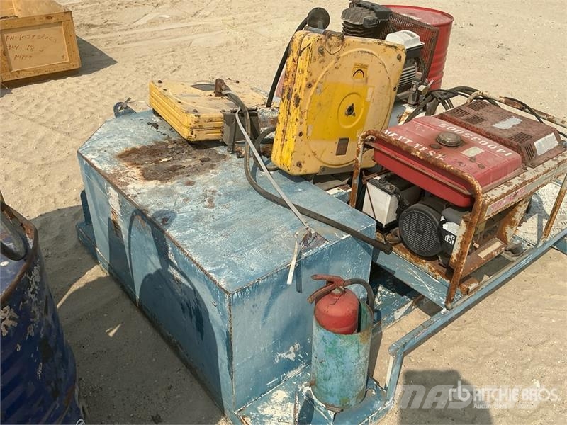  Quantity of (2) Moveable Fuel & Lube Units Drugi deli