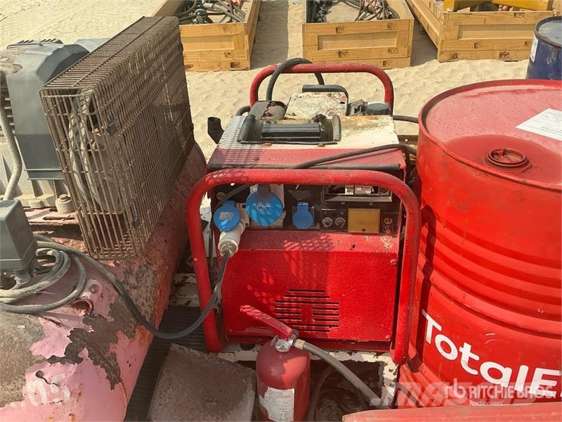  Quantity of (2) Moveable Fuel & Lube Units Drugi deli