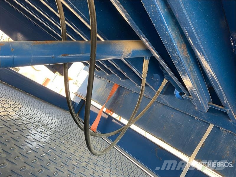 Quantity of (2) Ramp (Unused) Прочие прицепы