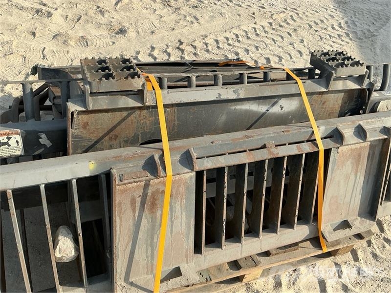 Quantity of (2) Skeleton Skid Steer Bucket Kašike / Korpe