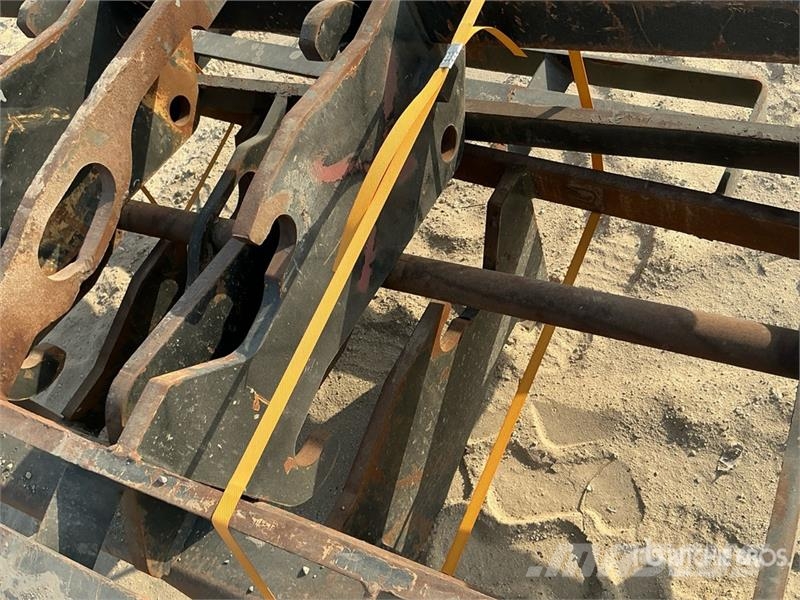  Quantity of (3) Brackets - Fits Wheel loaders fork مكونات أخرى